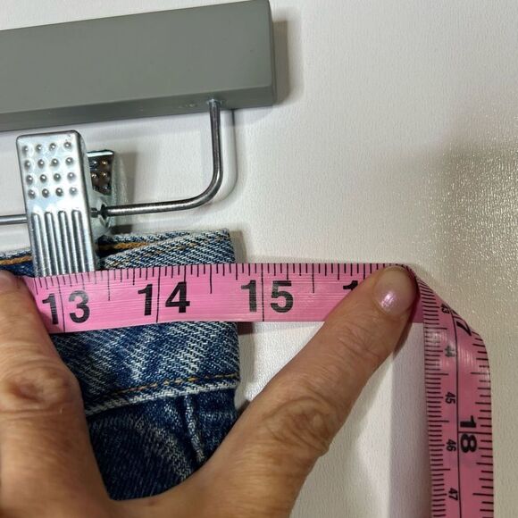 Levi's Classic Blue Denim Shorts - Picture 8 of 9